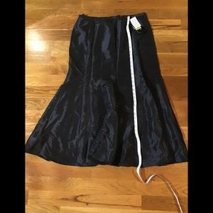 Women’s size 16 new with tags skirt black